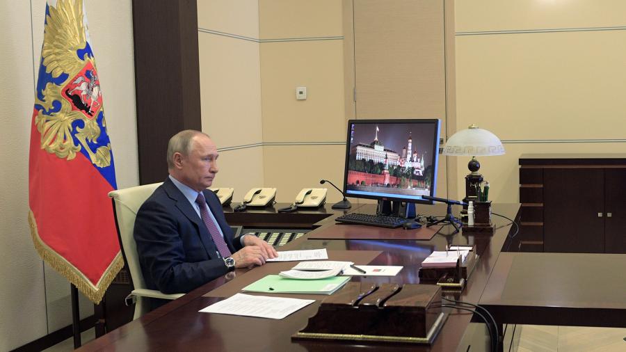 Владимир Путин в режиме видеоконференции провел совещание о мерах поддержки экономики со стороны банков в условиях пандемии коронавируса.