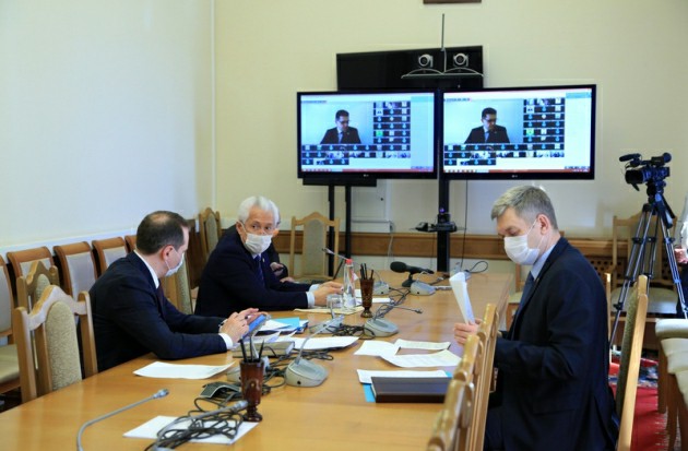 Глава Дагестана Владимир Васильев обсудил эпидемиологическую обстановку в республике, в режиме видеоконференцсвязи.