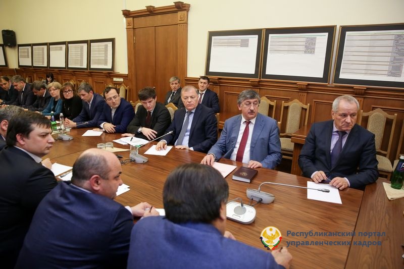 Глава Дагестана поздравил Сайгидпашу Умаханова с назначением на пост министра транспорта, энергетики и связи РД