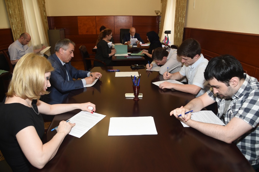 В Аппарате Народного Собрания Республики Дагестан пршел конкурс на замещения вакантных должностей государственной гражданской службы РД