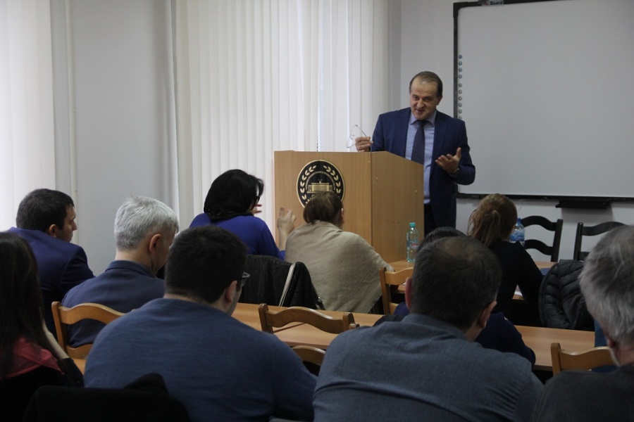 Руководитель УФАС по РД выступил в Дагестанском кадровом центре