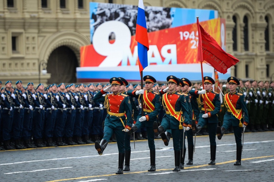 «Риски чрезвычайно высоки»: Владимир Путин объявил о переносе парада Победы