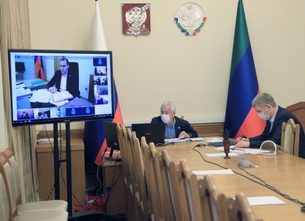 В. Васильев призвал глав муниципалитетов сосредоточить усилия не только на борьбе с инфекцией, но и поддержании экономической деятельности