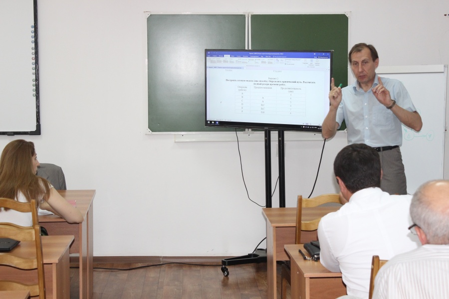 Преподаватели МГИМО проводят  курсы повышения квалификации в Дагестанском кадровом центре