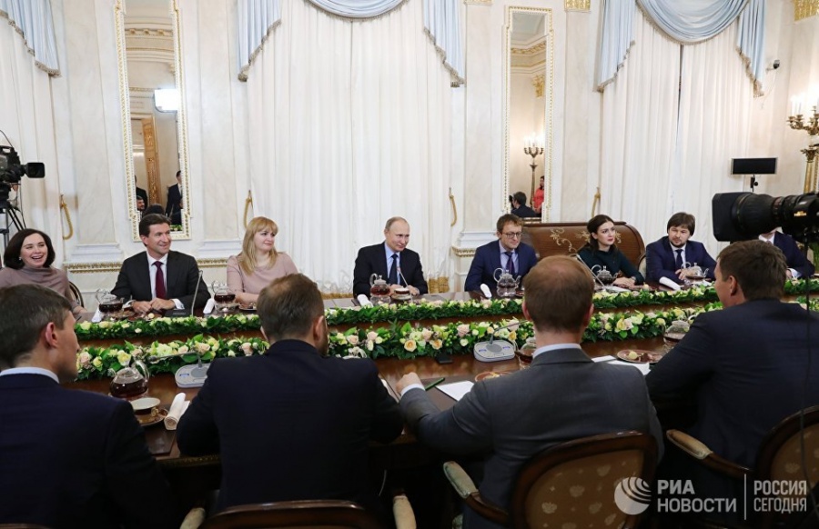 Владимир Путин провел встречу в Кремле с финалистами конкурса «Лидеры России».