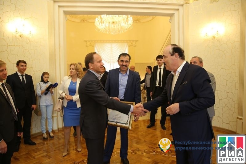 Министр по делам Северного Кавказа Лев Кузнецов награжден Почетной грамотой Республики Дагестан